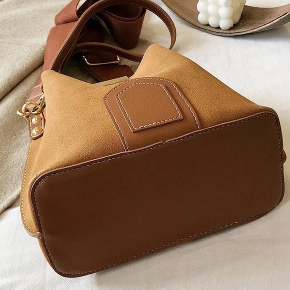 RESTOCKED - TAN STITCH DETAIL BUCKET BAG (1 LEFT) - Picture 2 of 6